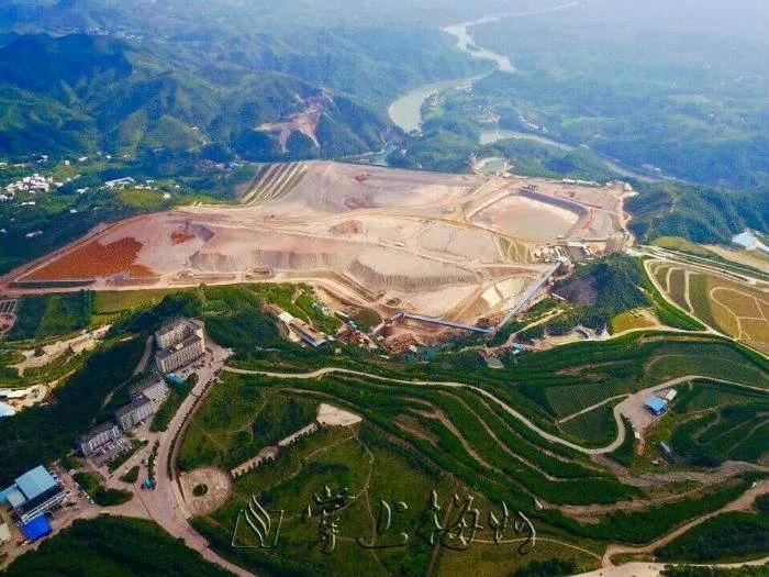 Det indonesiske parlament: Minedrift og smelteselskaber skal stille garantifo...